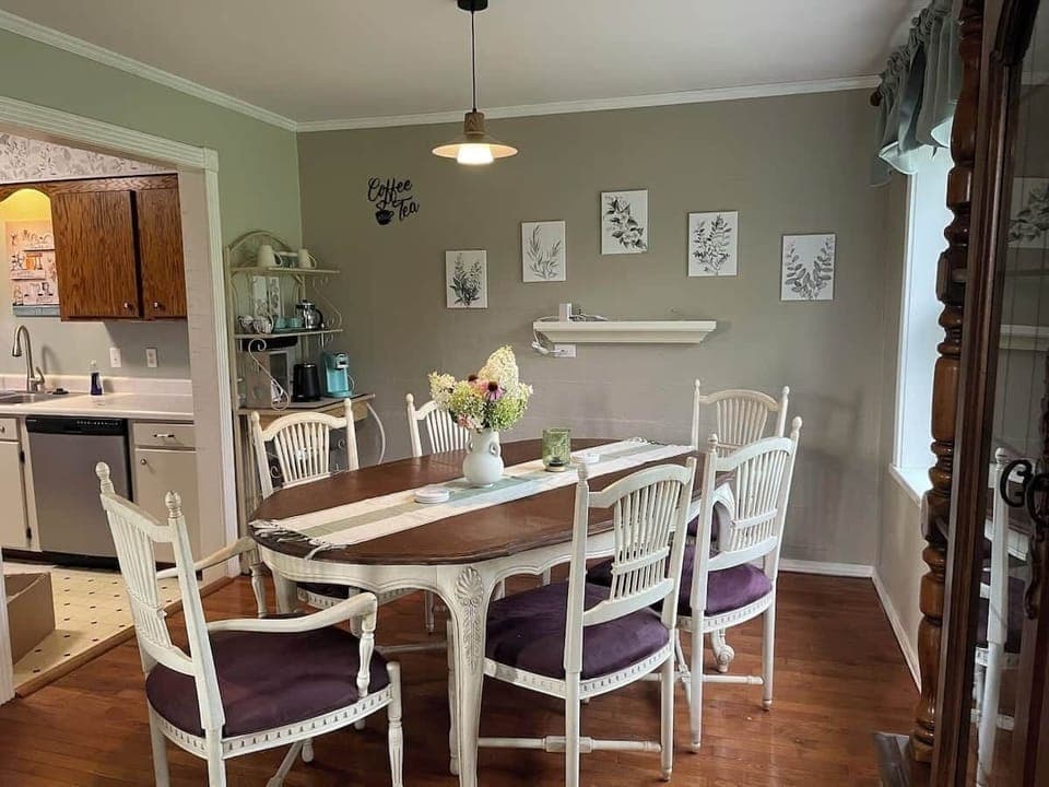 9diningkitchclose