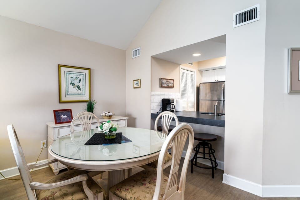 Dining table seats 4