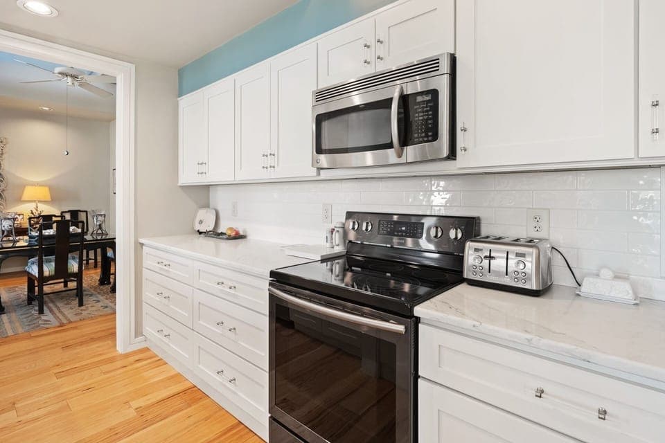 Condo, 3 Bedrooms | Private kitchen | Fridge, oven, coffee/tea maker, toaster