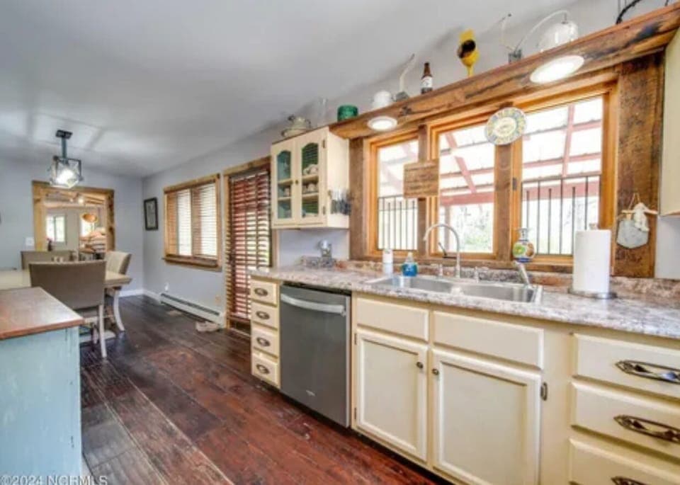 Kitchen and dining area