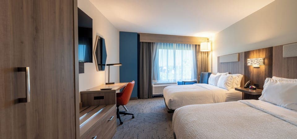 In-room safe, desk, laptop workspace, blackout drapes