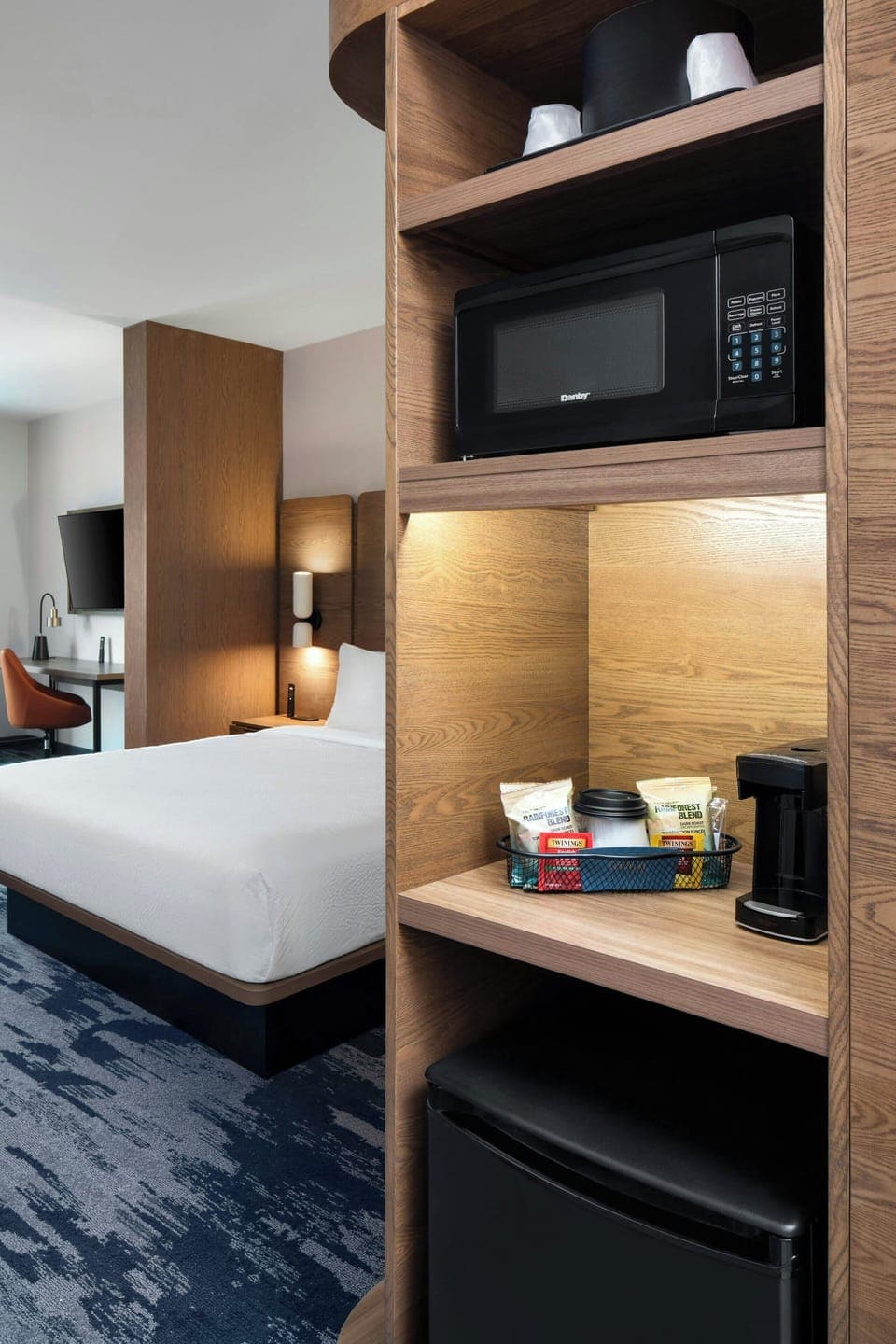 Desk, laptop workspace, free WiFi, bed sheets