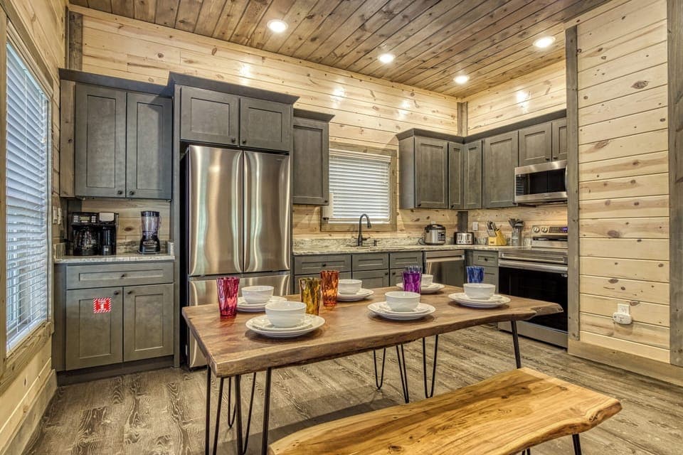 Well equipped Kitchen and Dining area
