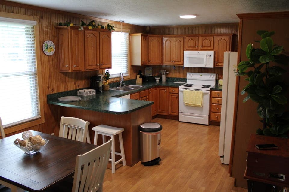 Full kitchen