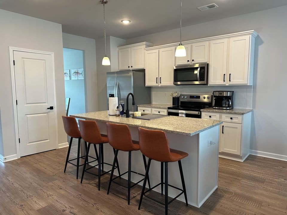 SPACIOUS KITCHEN