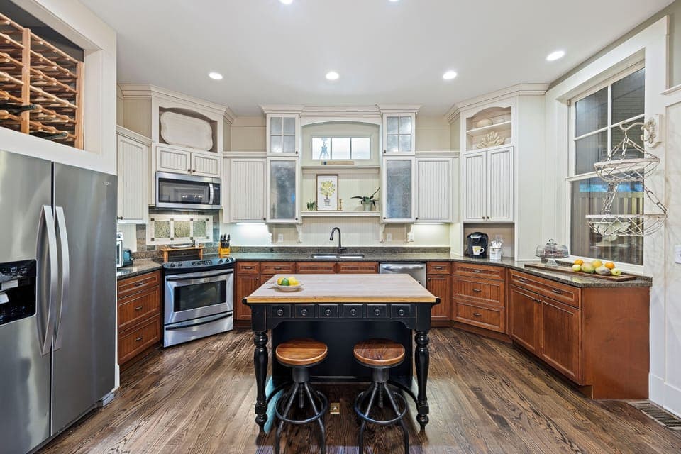 The kitchen is ideal for hosting!