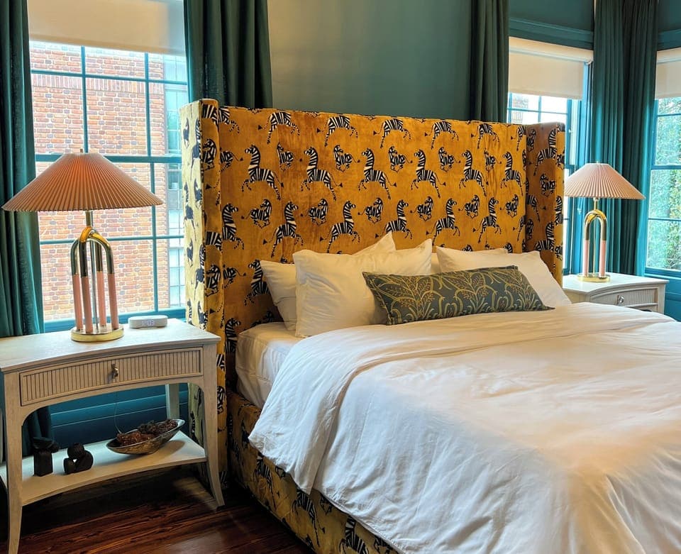 Achilles Suite features a king size bed with Wright premium mattress