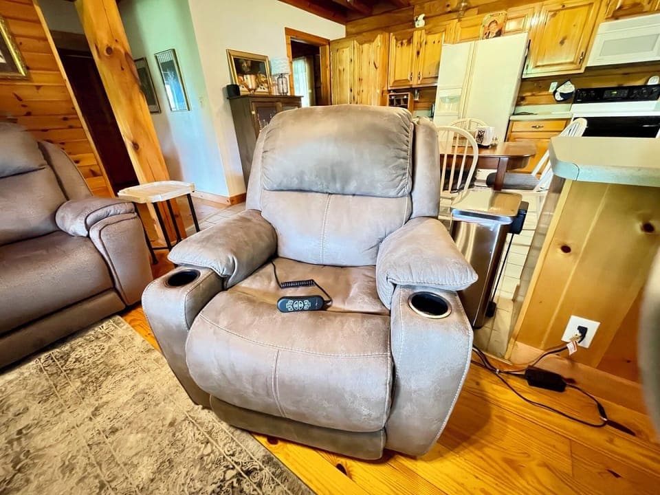 Willow Creek Cabin Living Room Remote Controlled Recliner