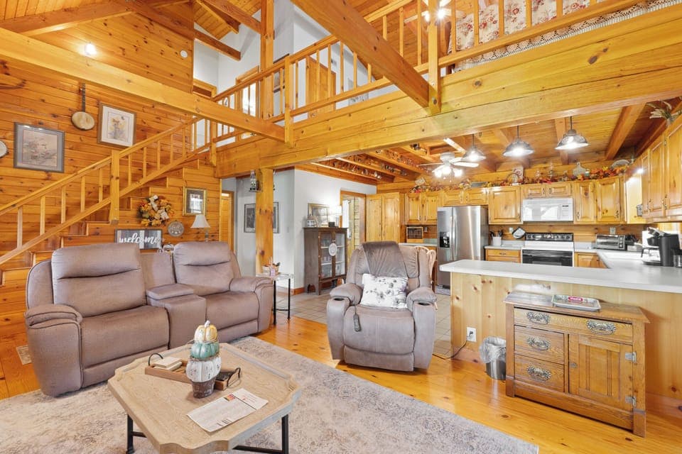 Willow Creek Cabin - Great Room