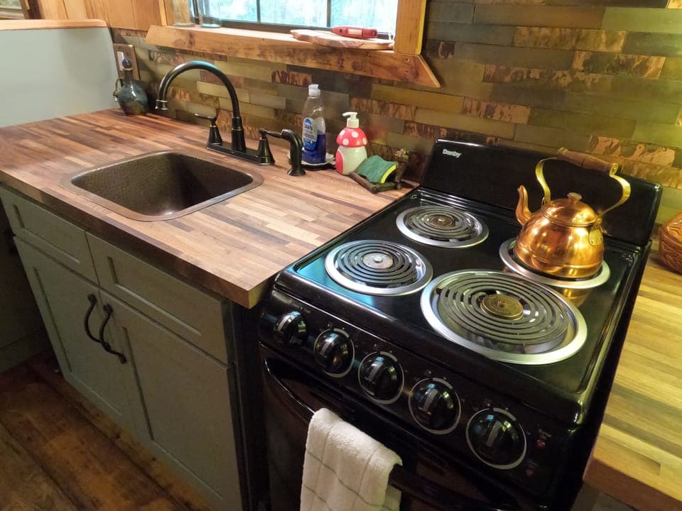 Sink and stove area