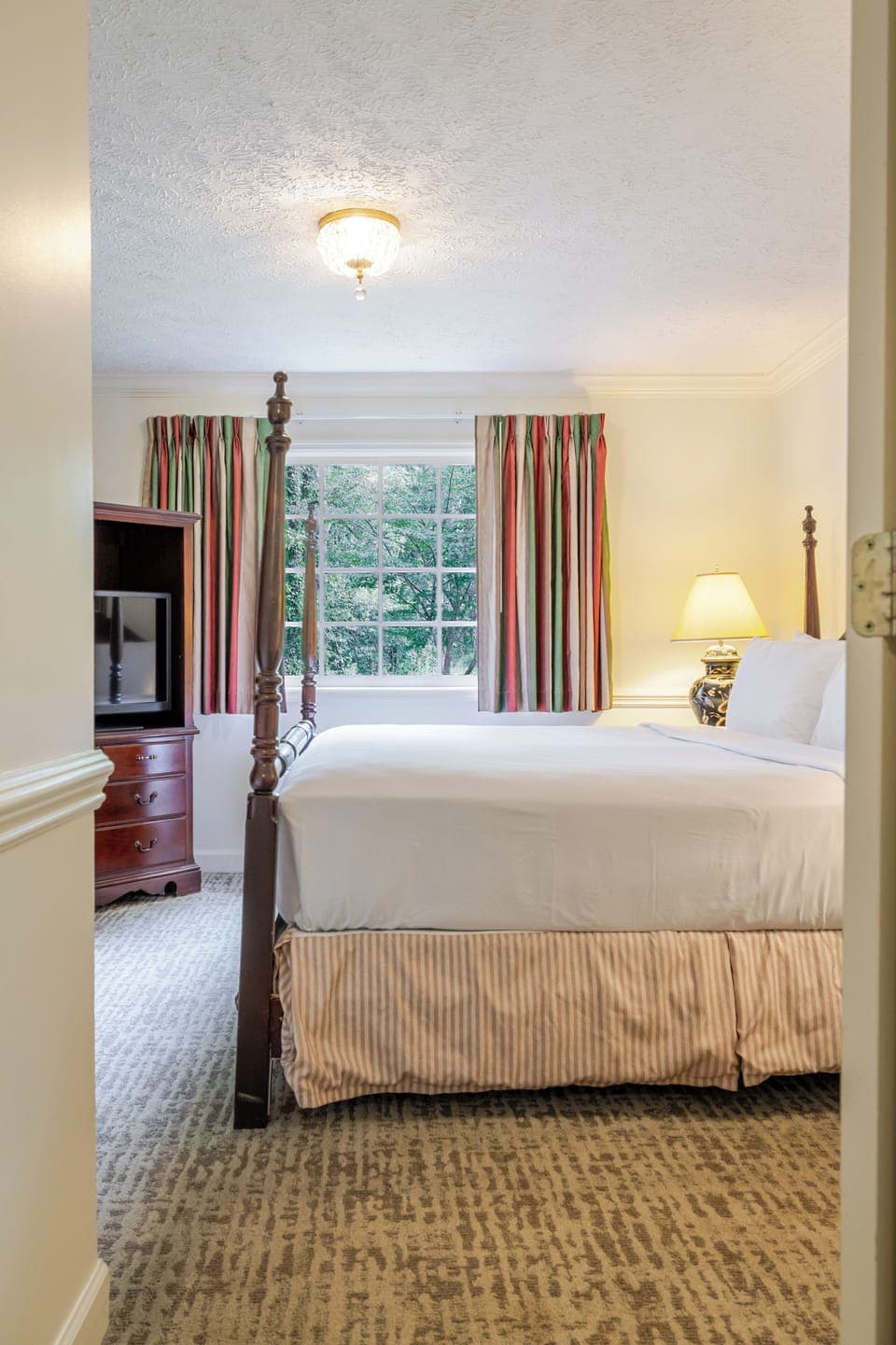 King Fireplace Suite in Rabun Bald Bldg | Free WiFi