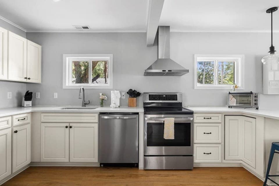 Fully equipped kitchen with everything you need to cook a meal!