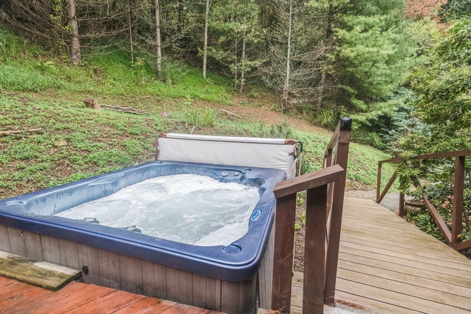 Tub, Hot Tub, Indoors, Architecture, Building
