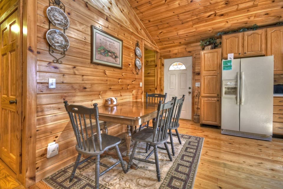 Open Floor Plan Dining and Kitchen Area