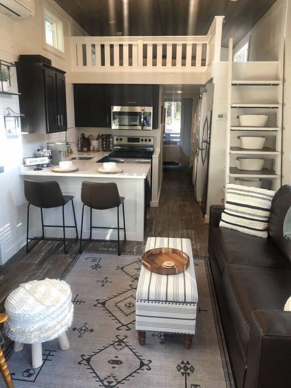Fully stocked kitchen (1)