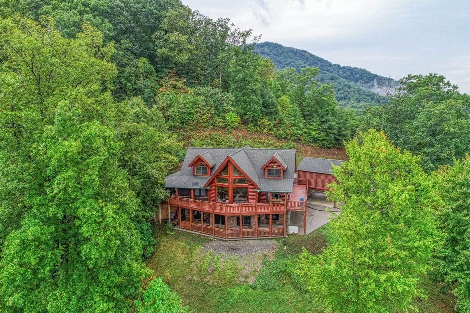 Rear of property. Copper Elk is almost at top of the mountain.