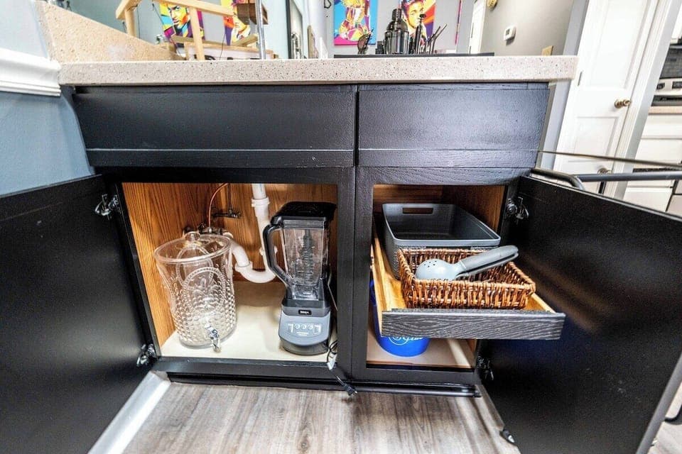 Blender, beverage dispenser, ice bucket and all the extras to make a special drink or frozen margarita.
