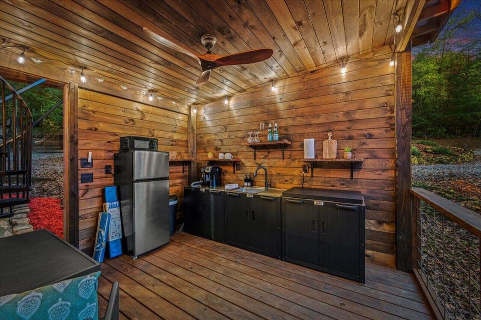 Outdoor kitchen