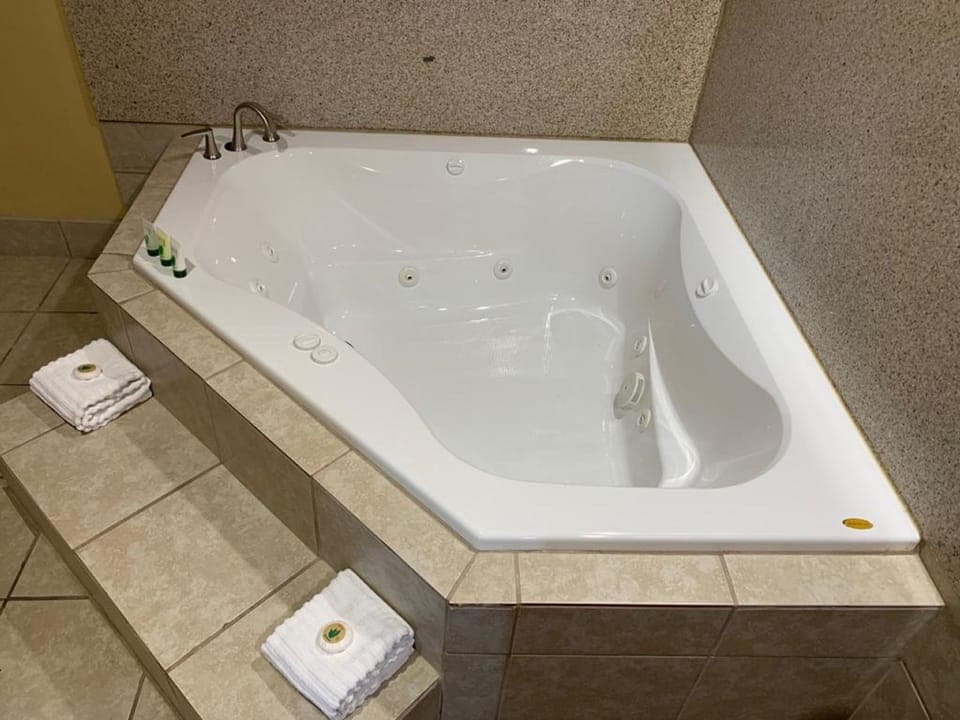 Private spa tub