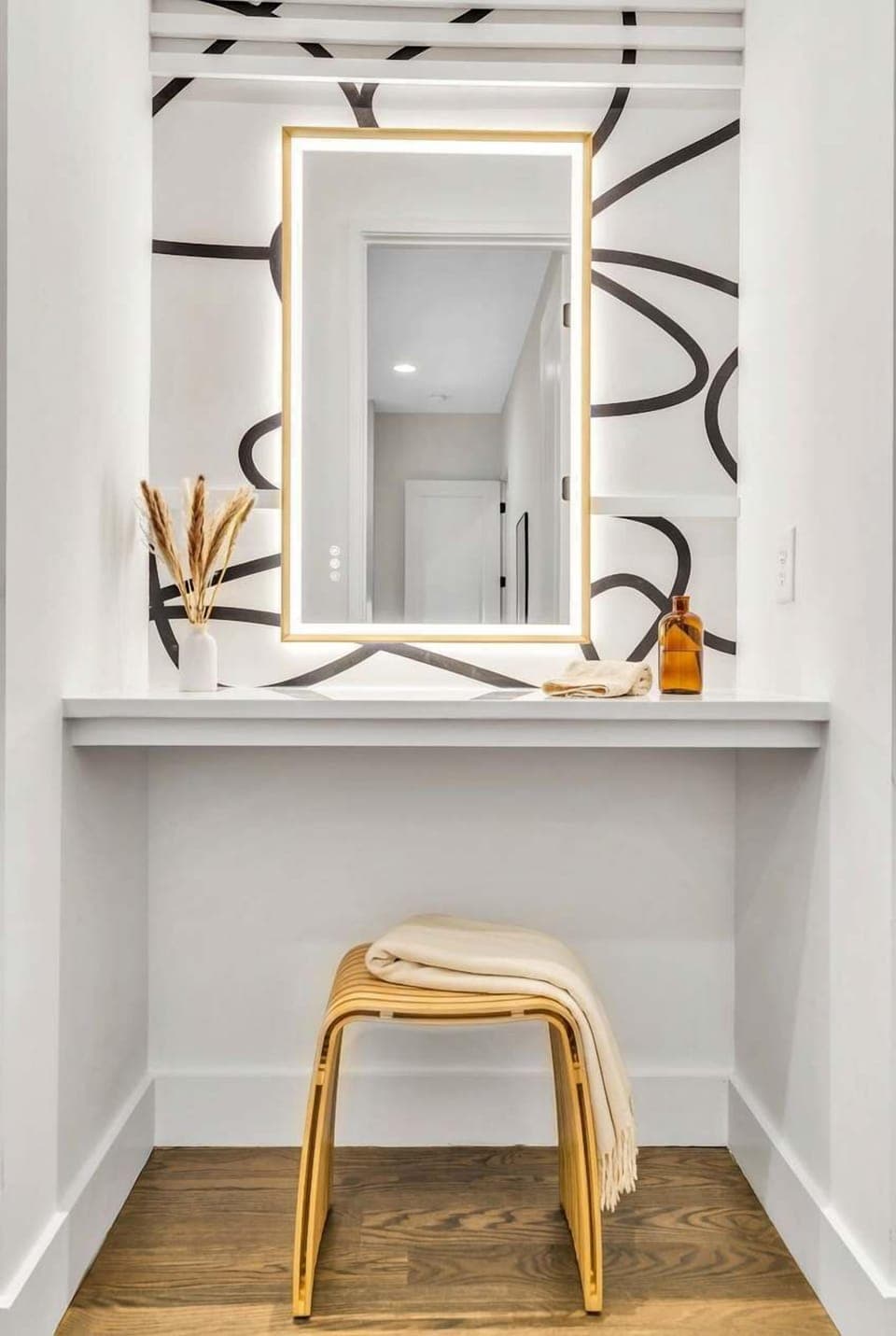 Step into modern elegance with this chic Nashville vacation home! The stylish decor sets the perfect tone for your getaway. Unwind and recharge before exploring Music City. Book now with Misfit Homes for an unforgettable retreat!
