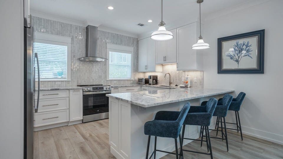 A spacious peninsula with seating for four adds effortless flow for dining and entertaining.