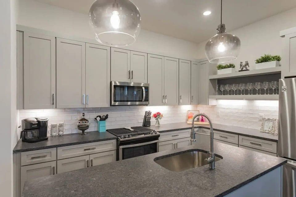 Kitchen: Host your next dinner party in our stunning kitchen, featuring sleek stainless steel appliances and an open-concept design. The perfect space to celebrate any special occasion in style!
