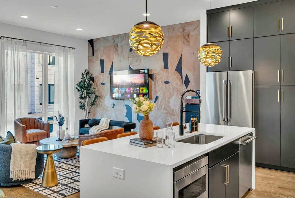 Discover chic elegance at this stylish downtown Nashville retreat. Gather with friends in the spacious living area, enjoy stunning city views, and entertain in comfort. Ideal for bachelorette parties or family reunions seeking Music City luxury.