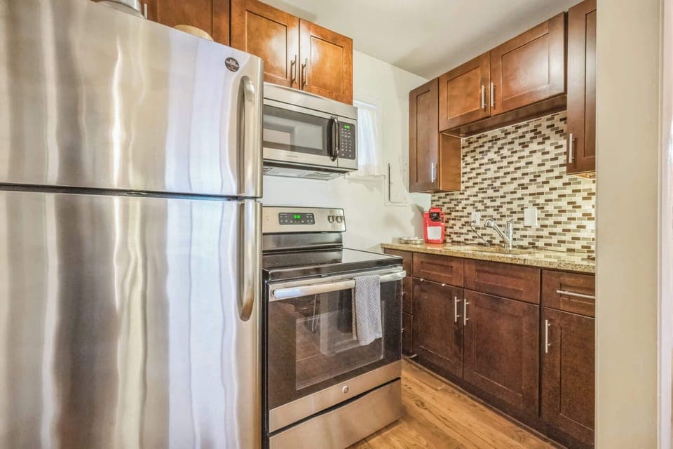 Full kitchen