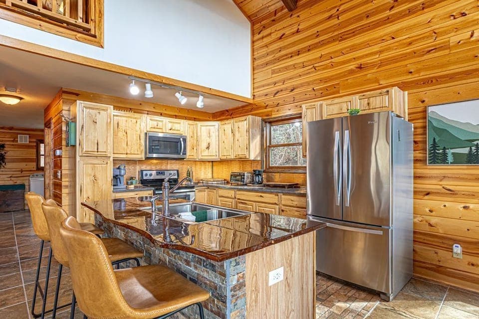 Fully equipped kitchen with modern appliances and all the essentials. 