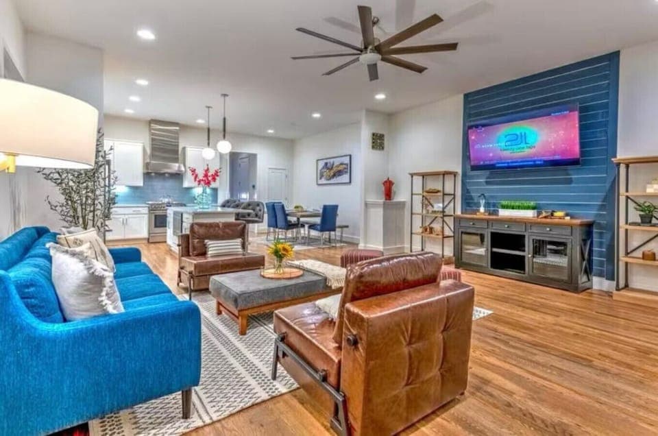 Open concept living & Dining
