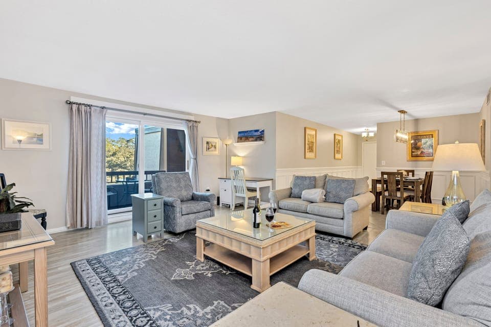 Welcome to Ketch Court 889 by Host & Home, a charming villa situated on the Lighthouse Road in the heart of Harbour Town at Sea Pines.