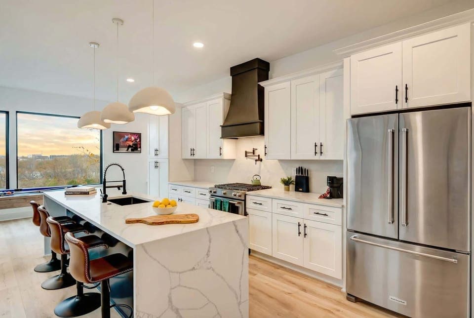 Explore this stylish open-concept kitchen, perfect for your Downtown Nashville vacation rental. With modern elegance and spaciousness, it’s ideal for family gatherings or bachelorette parties. Enjoy drinks around the chic island with stunning city views, all near Music City’s vibrant energy. Experience luxury group accommodations like never before!