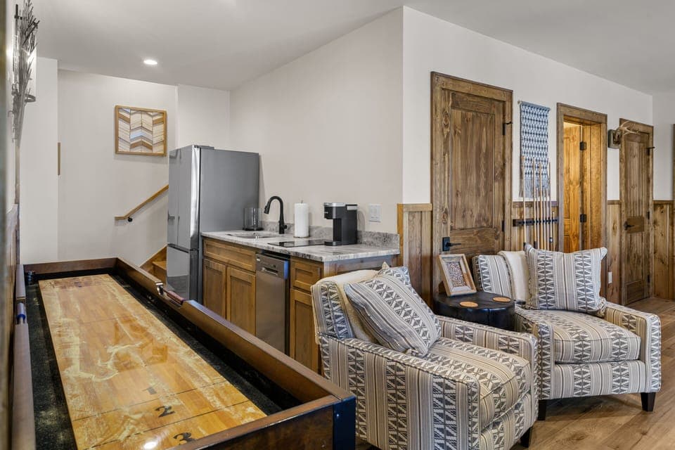 Mini Kitchen, Shuffleboard Table, and Pool Table in the Lower Level Living Room