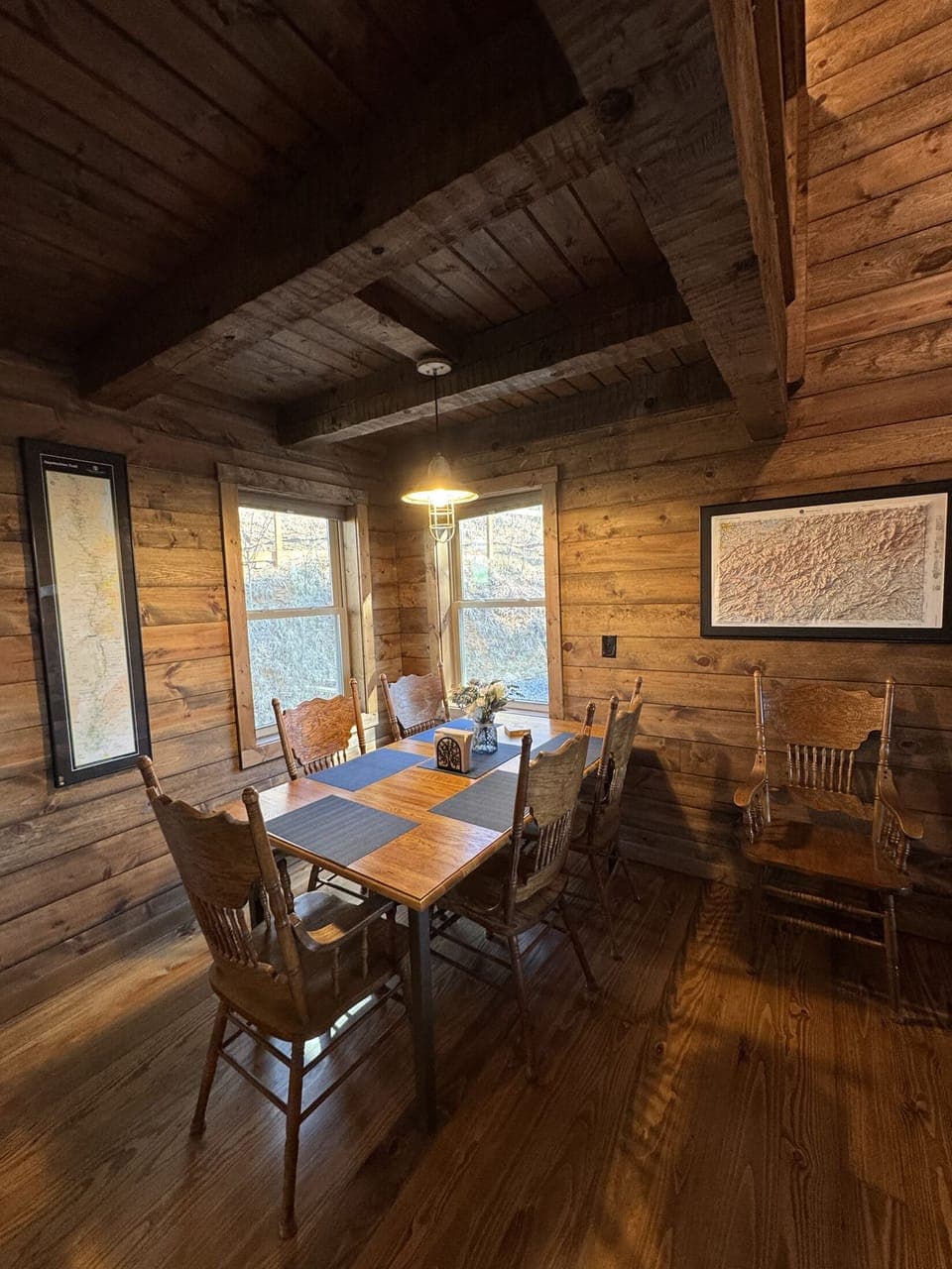 Dining Area - Dining room table with seating for 6 people.