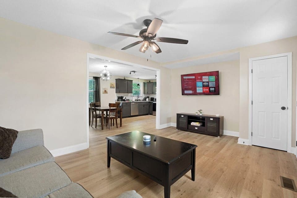 [60" Smart TV and Games]
