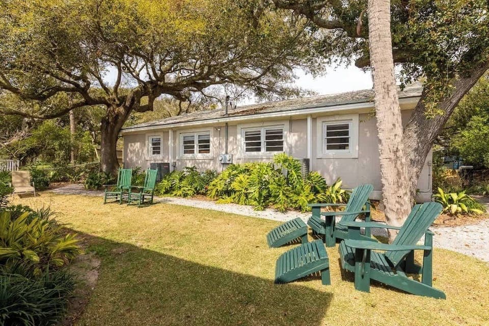 BACKYARD - Yard in between Main House and Cottages