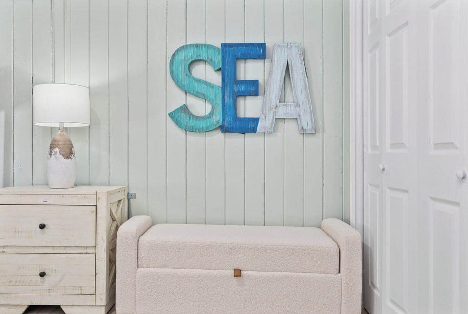 Another view of the bunk room decor!