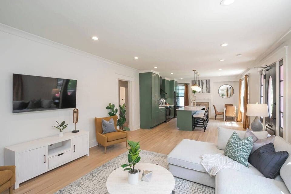 Spacious + Elegant Living Room w/TV