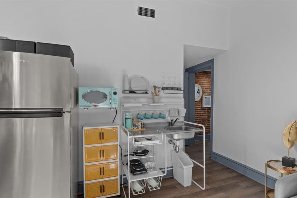 kitchenette 