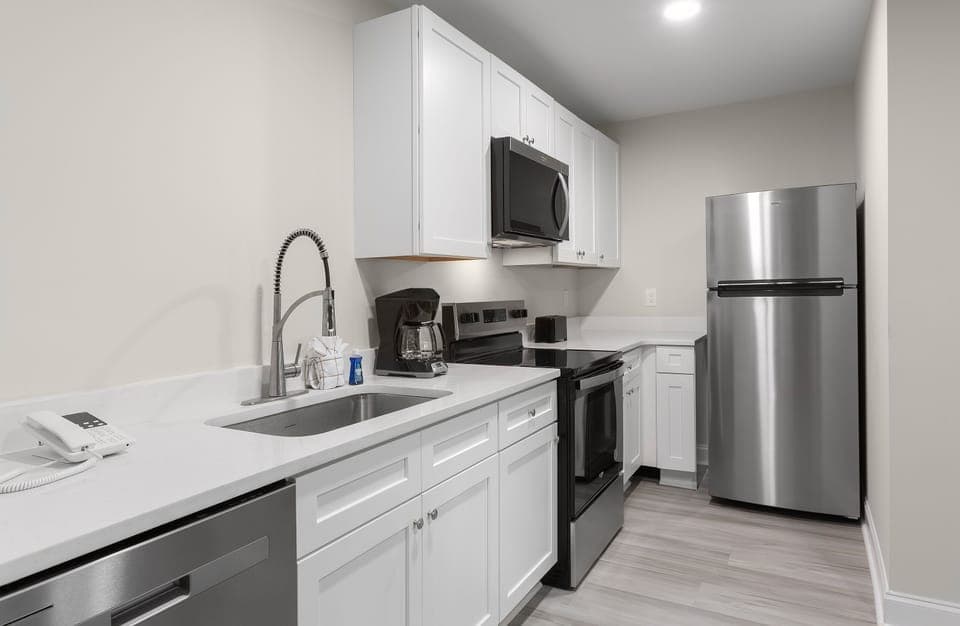 Condo, 2 Bedrooms, City View | Private kitchen