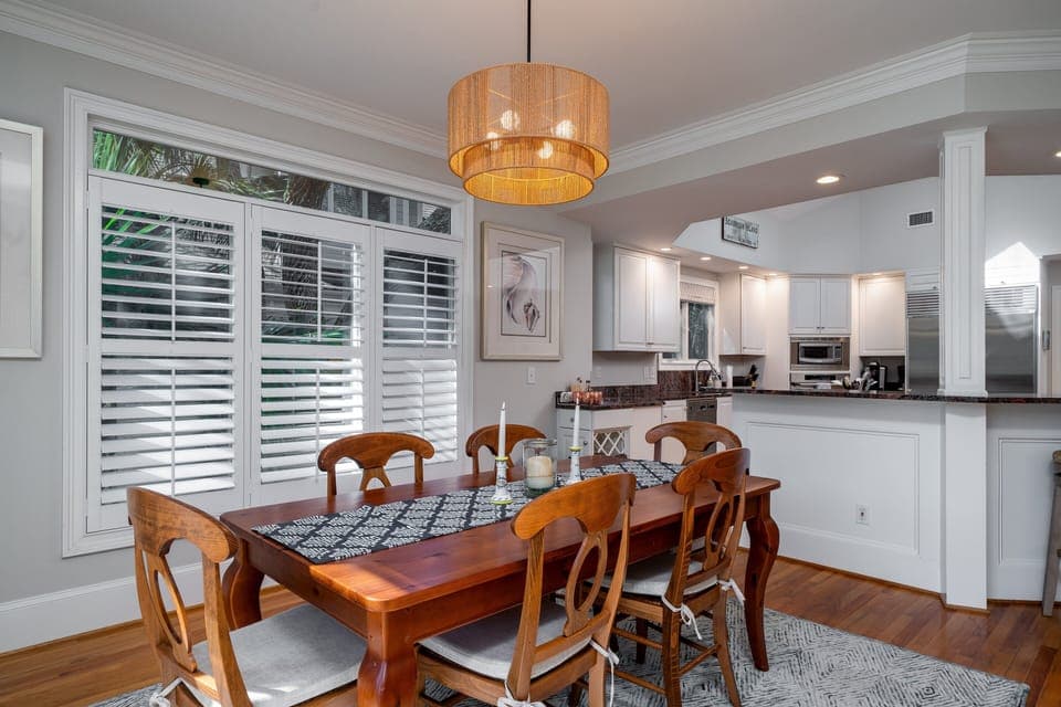 Dining table seats 6
