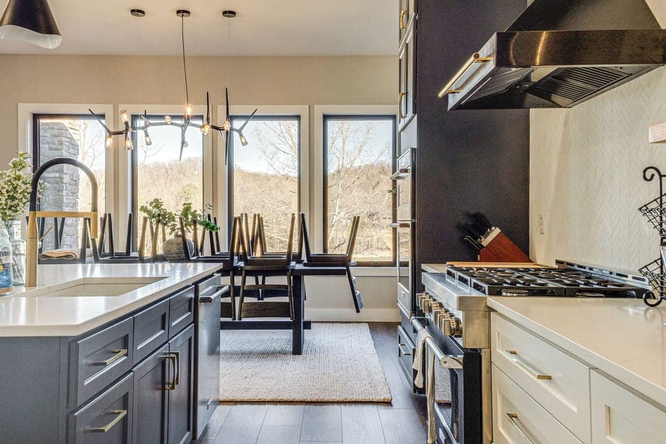 House (5 Bedrooms) | Interior