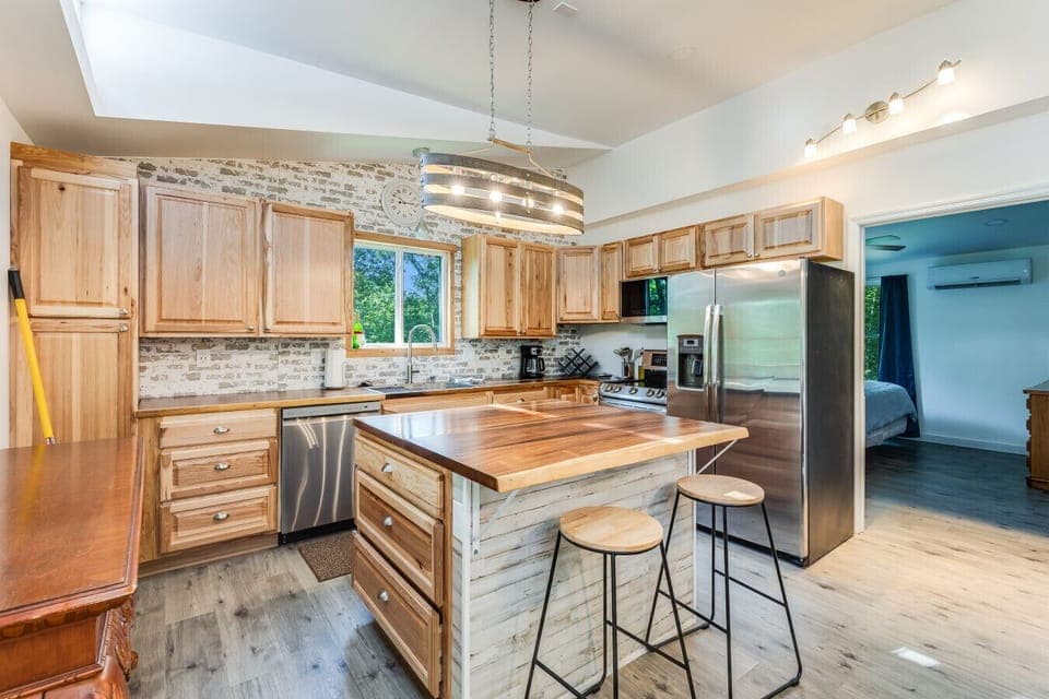 Full kitchen