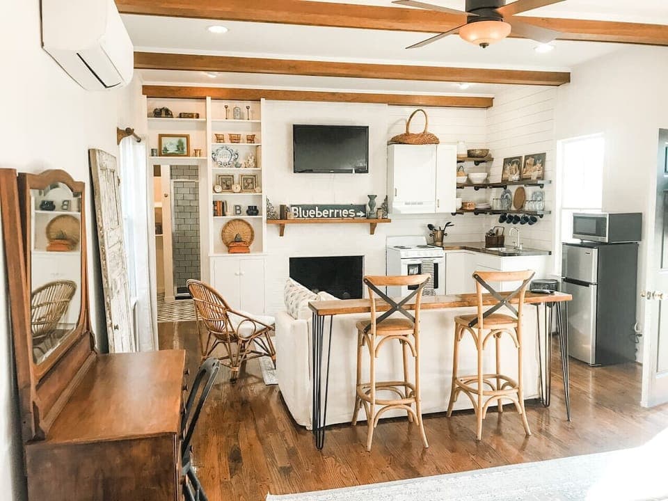 If you are looking for a place that is safe, extremely clean, private and magical, this is the place. We could not have ask for a better place to stay to explore Columbia, Spring Hill and Franklin. The location was perfect. - Victoria - Aug. 2021-