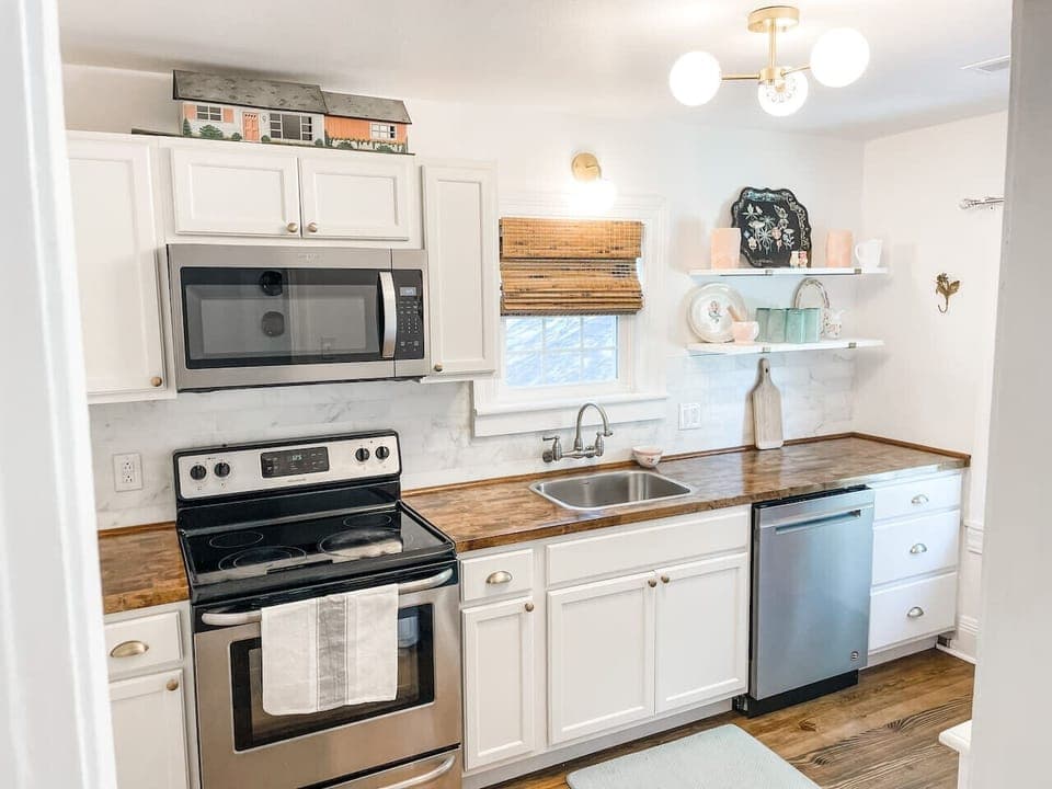 My wife and I had a wonderful stay. The place was exactly as described and we felt right at home.  If we go up again, we will certainly plan to stay there again it was absolutely wonderful.  - Curt - 9/23
