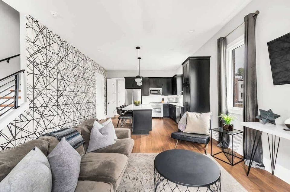 Spacious living room with open access to the Kitchen