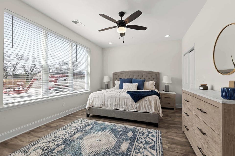 Master bedroom 