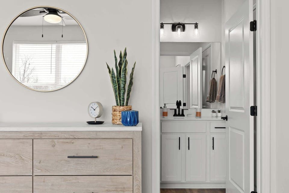 A view into the en suite bathroom