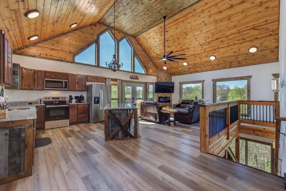 Bearfoot Timbers' cozy living area