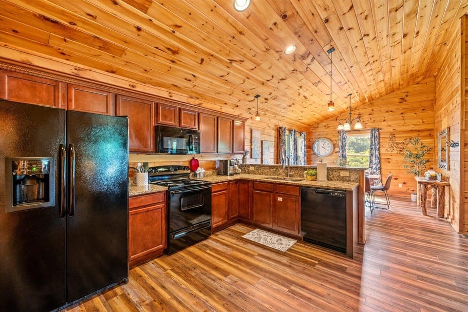 Full kitchen